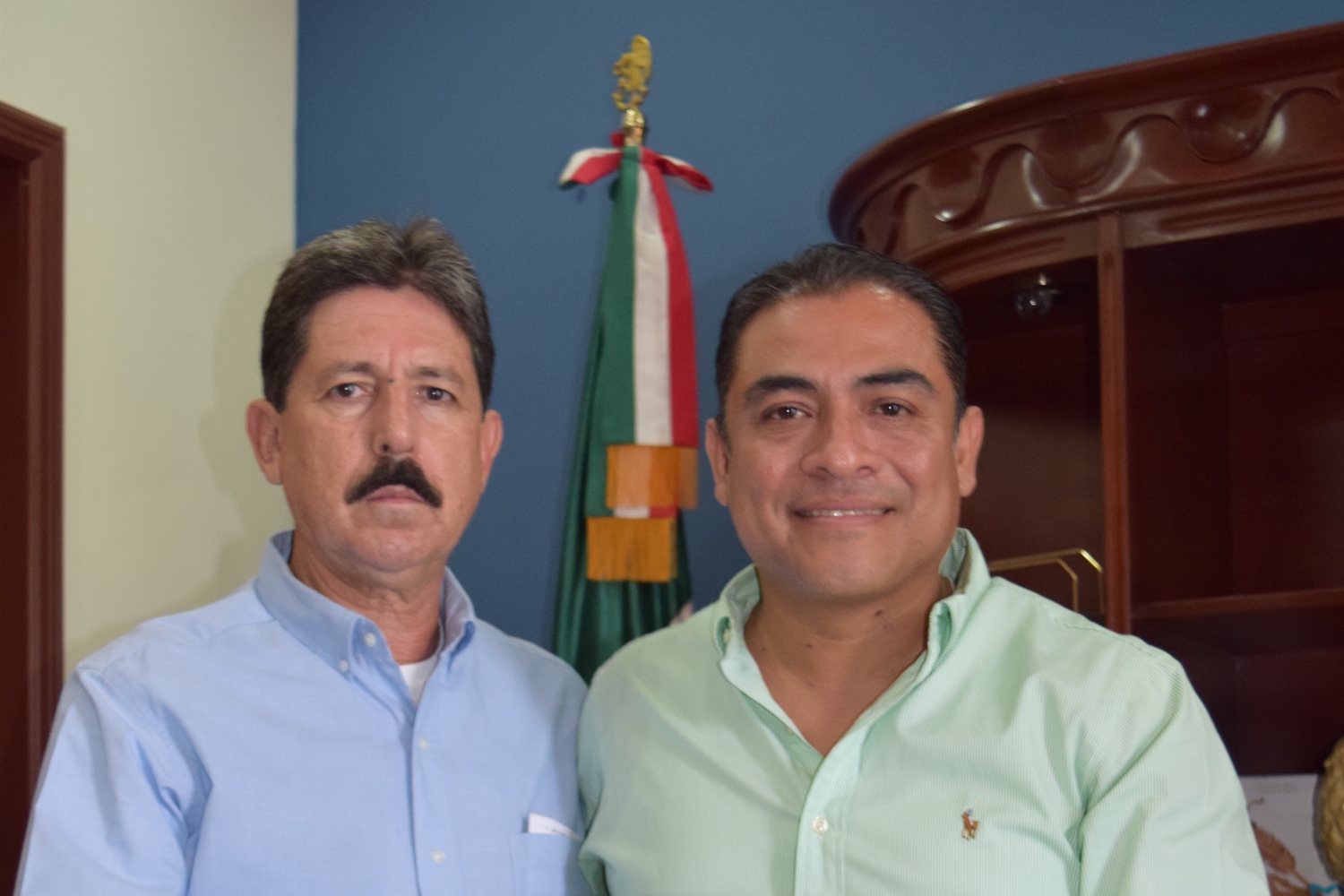 Francisco Holmos acompañado del Alcalde, cuando fue nombrado titular de Zofemat en Los Cabos